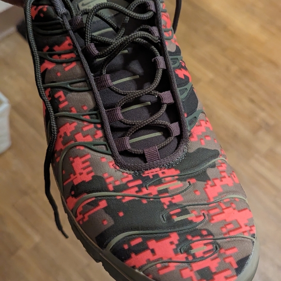 Nike - Picture 2 of 2